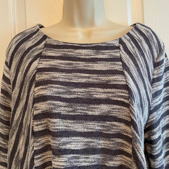 BUY 2 ITEMS GET 1 FREE - Chico’s White Heather and Blue Striped Fringed Top Sz L - Picture 2 of 6
